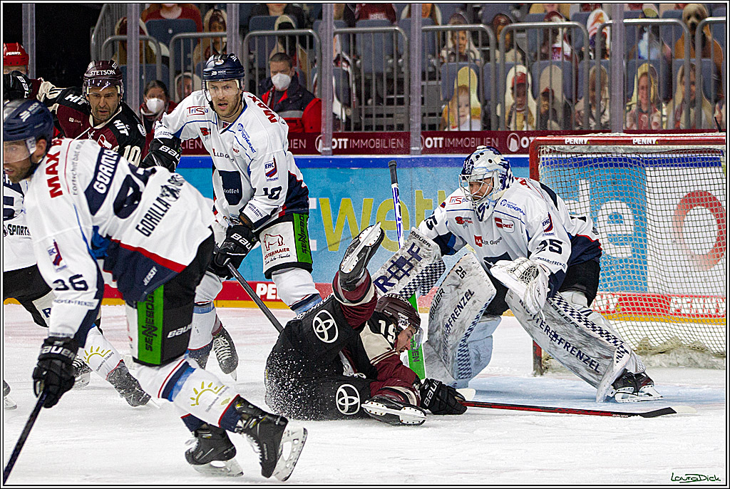 PENNY DEL;  Koelner Haie - Straubing Tigers; Koeln, 14.04.2021